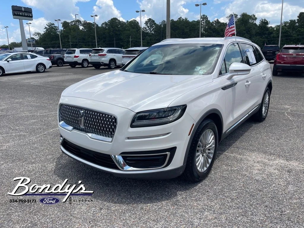 Used 2019 White Platinum Clearcoat Metallic Lincoln Standard image 3
