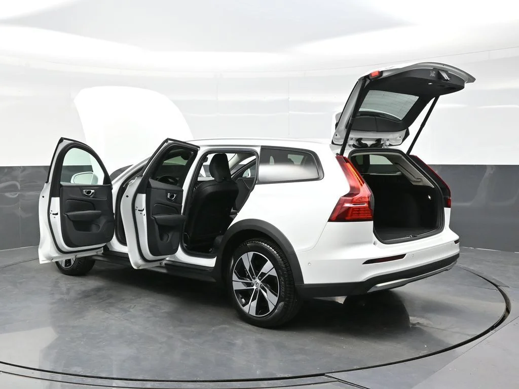 Certified Used 2026 Crystal White Volvo Plus image 43