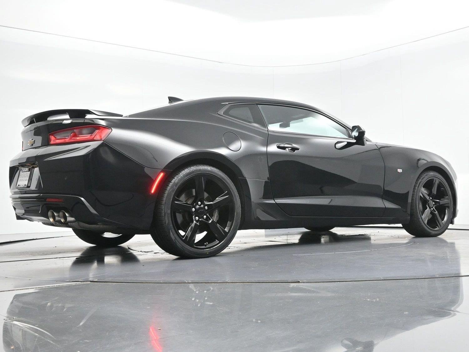 Used 2018 Black Chevrolet 2SS image 49
