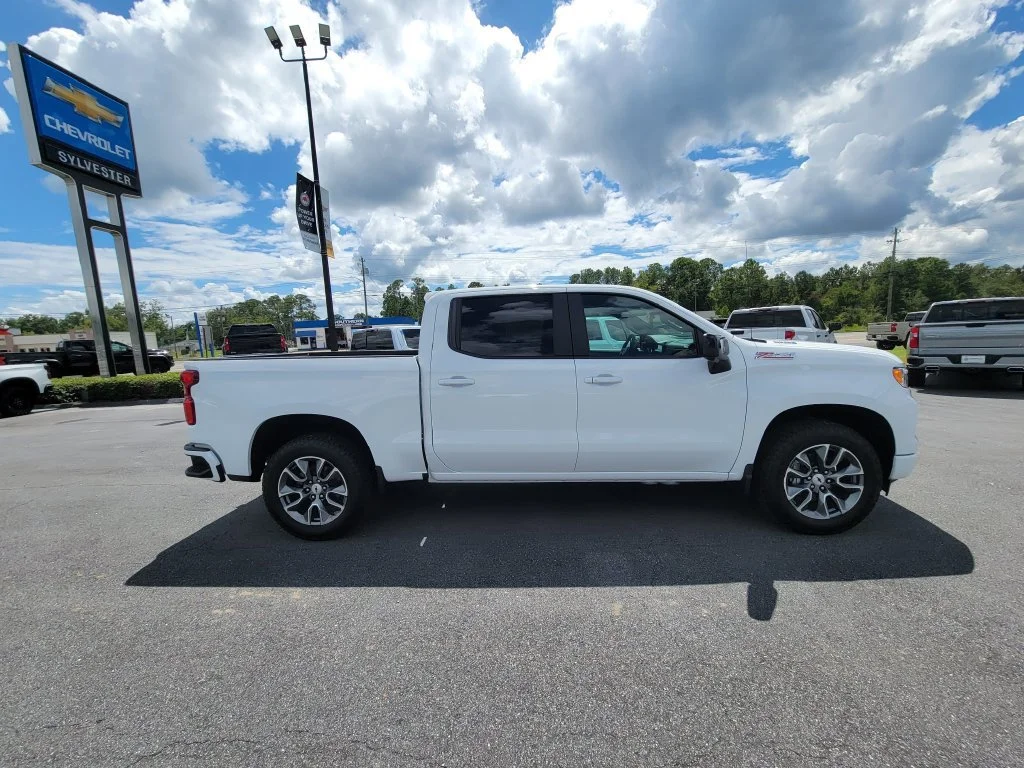 New 2026 Summit White Chevrolet RST image 7