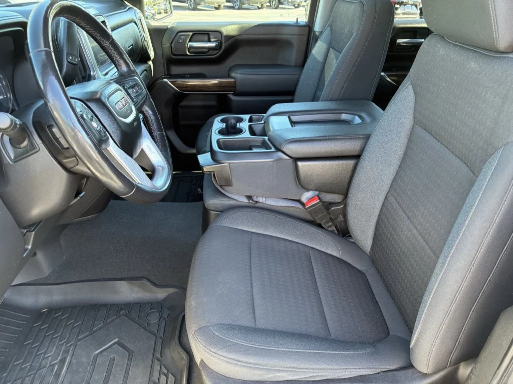 Used 2022 SUMMIT WHITE GMC SLE image 19