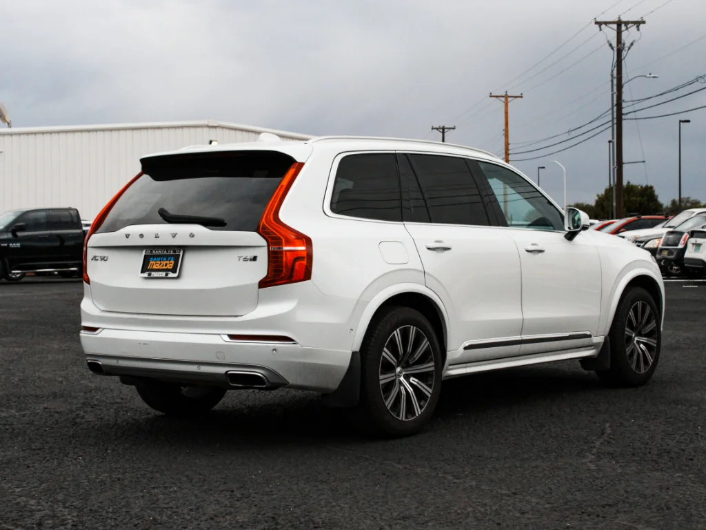 Used 2019 Crystal White Pearl Metallic Volvo Inscription image 5