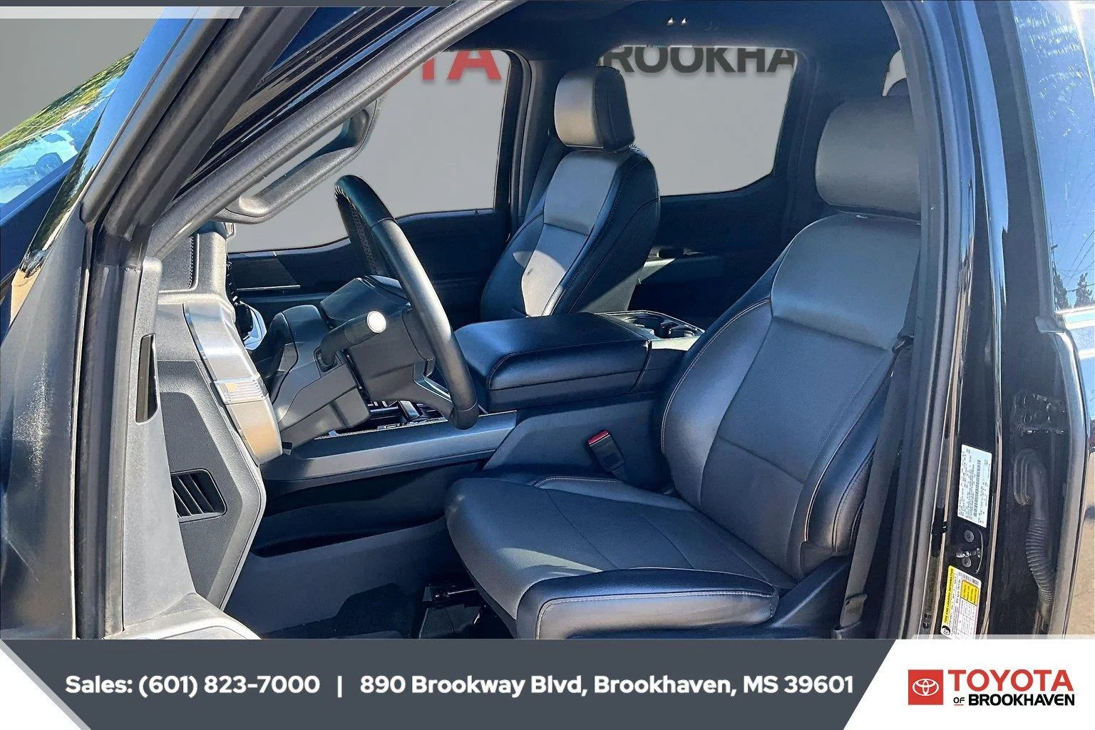 Used 2025 Agate Black Ford LARIAT image 18