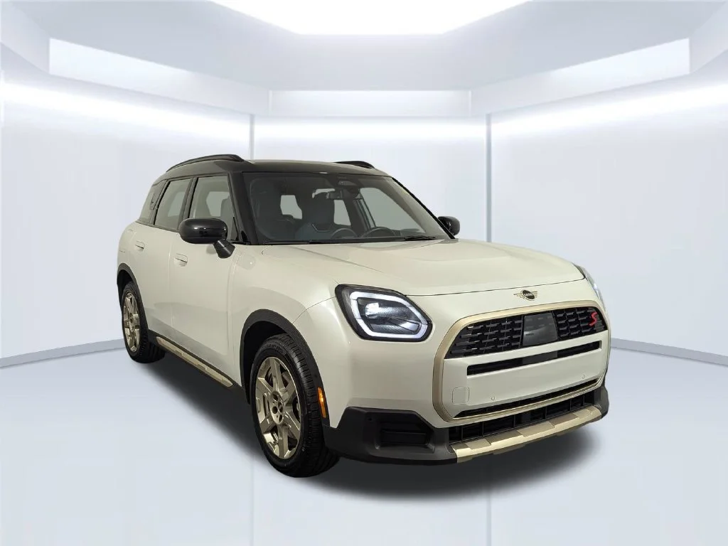 Certified Used 2025 White MINI Signature Plus image 17
