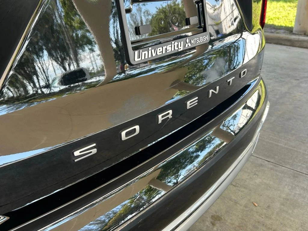 Used 2022 Black Kia EX image 18
