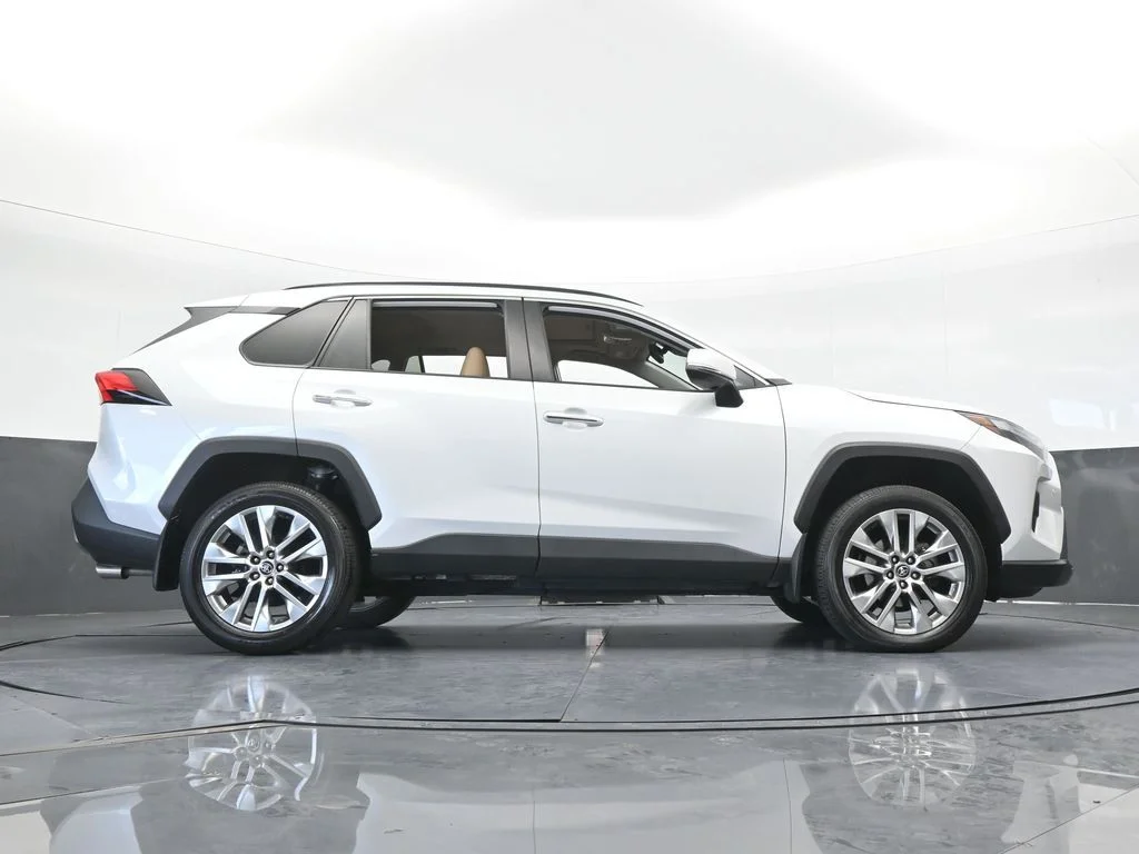 Used 2023 Ice Cap Toyota Limited image 59