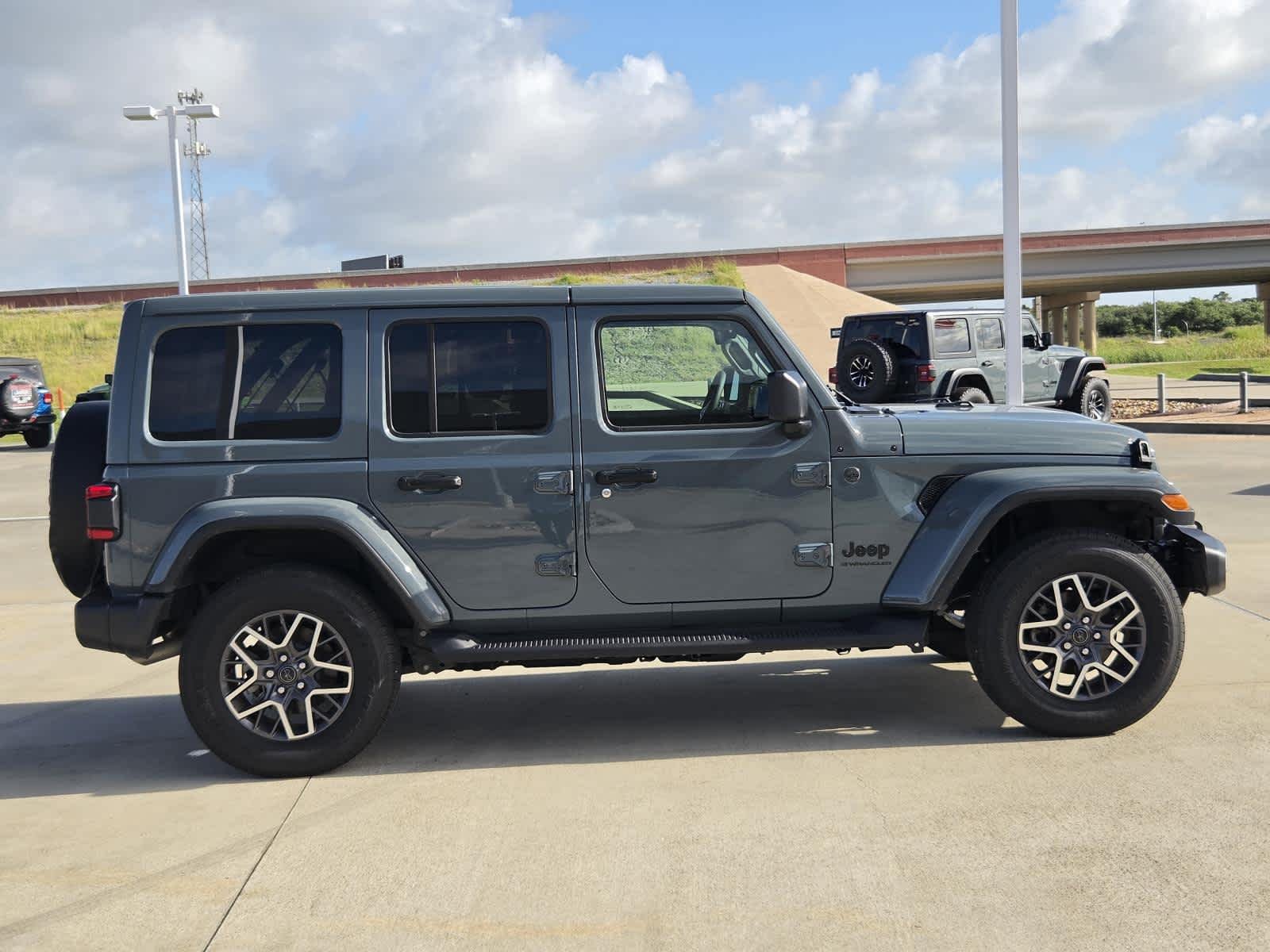 New 2026 Anvil Clear-Coat Exterior Paint Jeep Sahara image 6