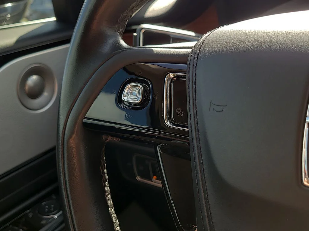Used 2023 Gray Lincoln Reserve image 32