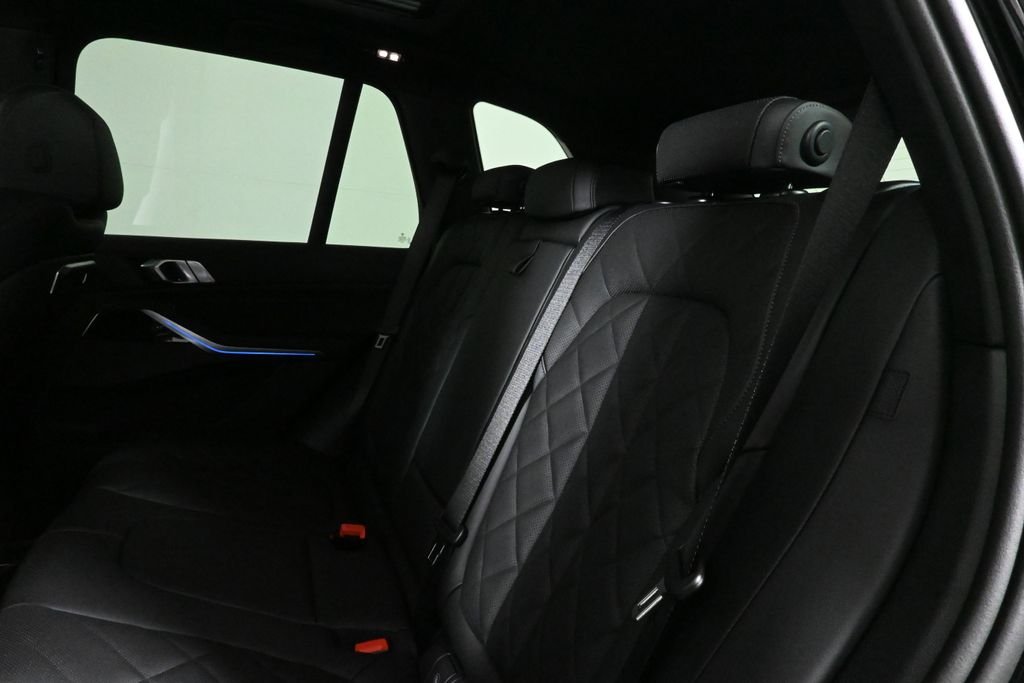 Used 2026 Black BMW xDrive40i image 4