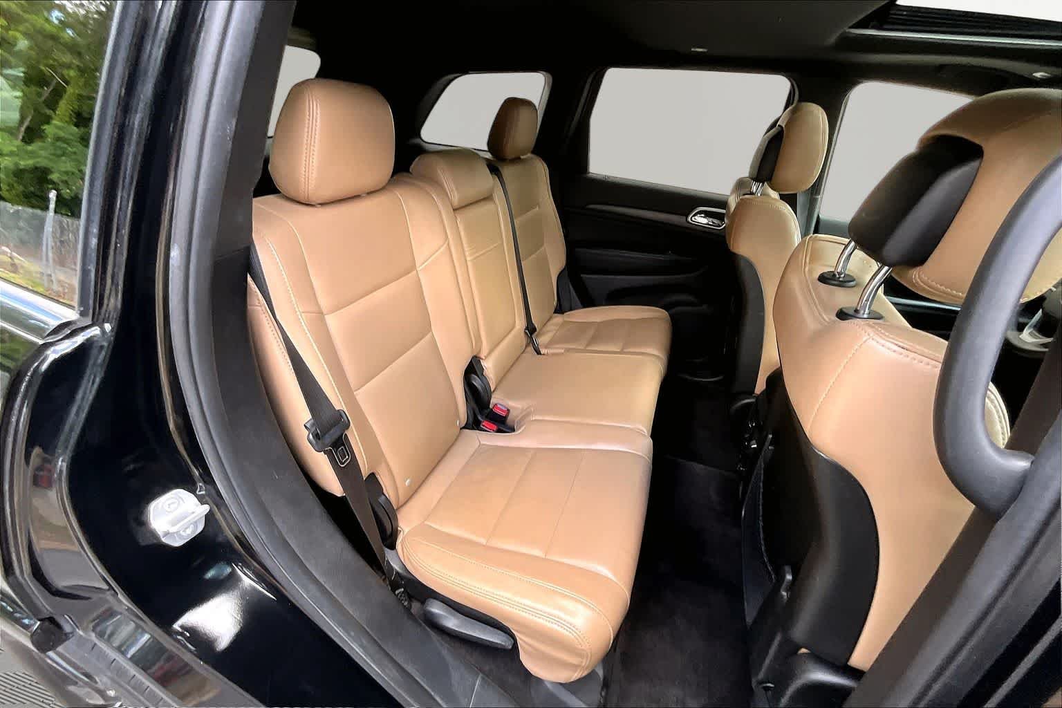 Used 2018 Diamond Black Crystal Pearlcoat Jeep Altitude image 20