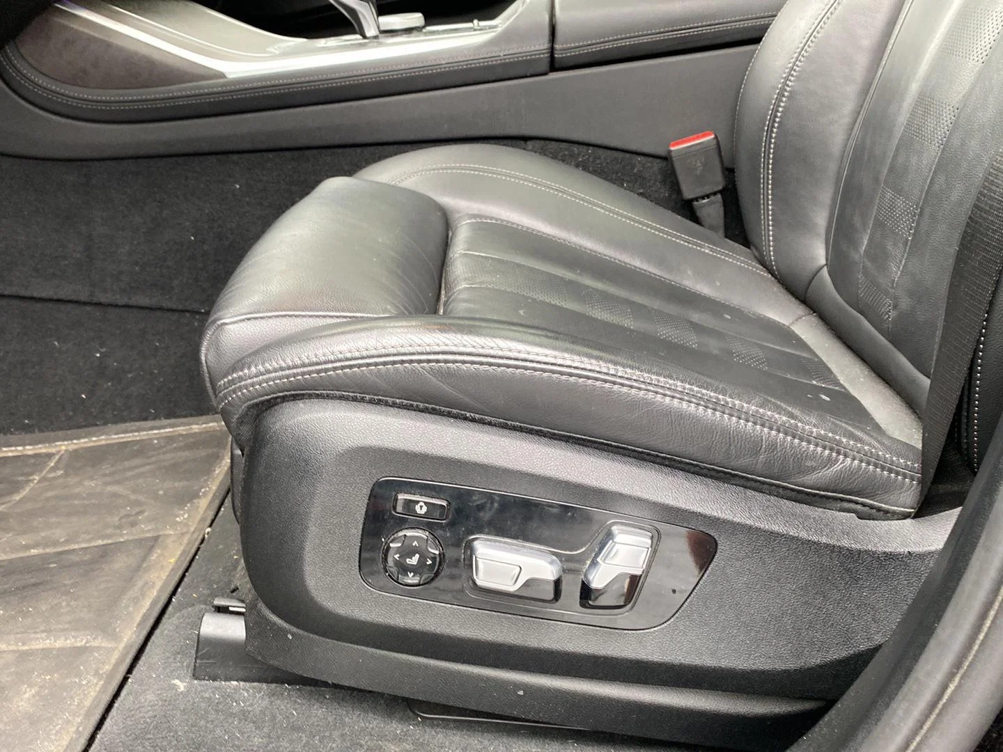 Used 2022 Black Sapphire Metallic BMW xDrive40i image 9