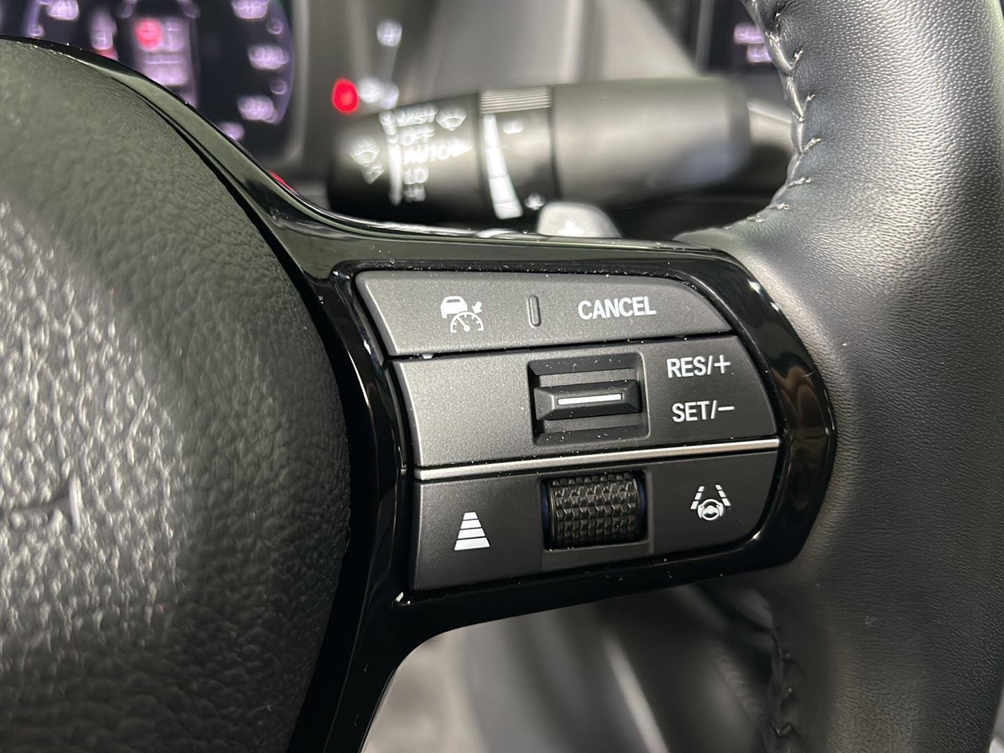 Used 2023 Platinum White Pearl Honda Touring image 23