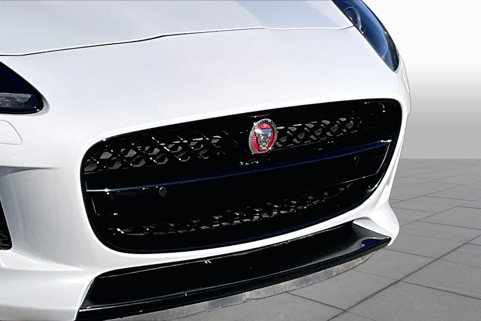 Used 2016  Jaguar R image 22