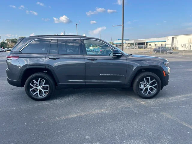 Used 2025 Gray Jeep Limited image 5