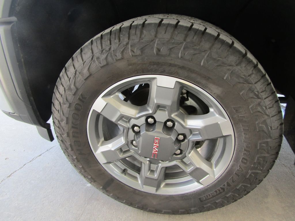 Used 2025 White GMC SLT image 35