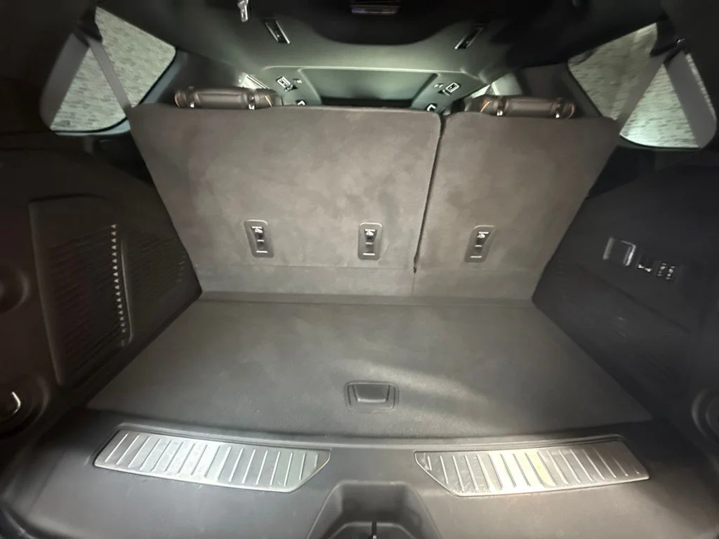 Used 2023 White GMC AT4 image 9