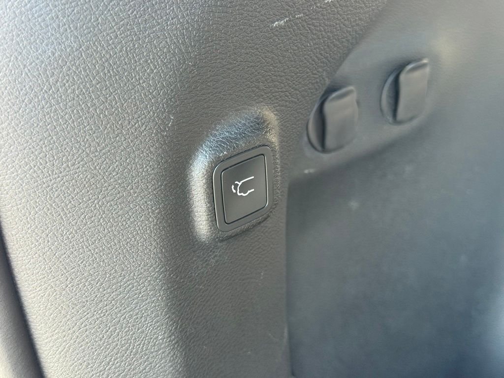 Used 2020 Red Jeep Latitude Plus image 15