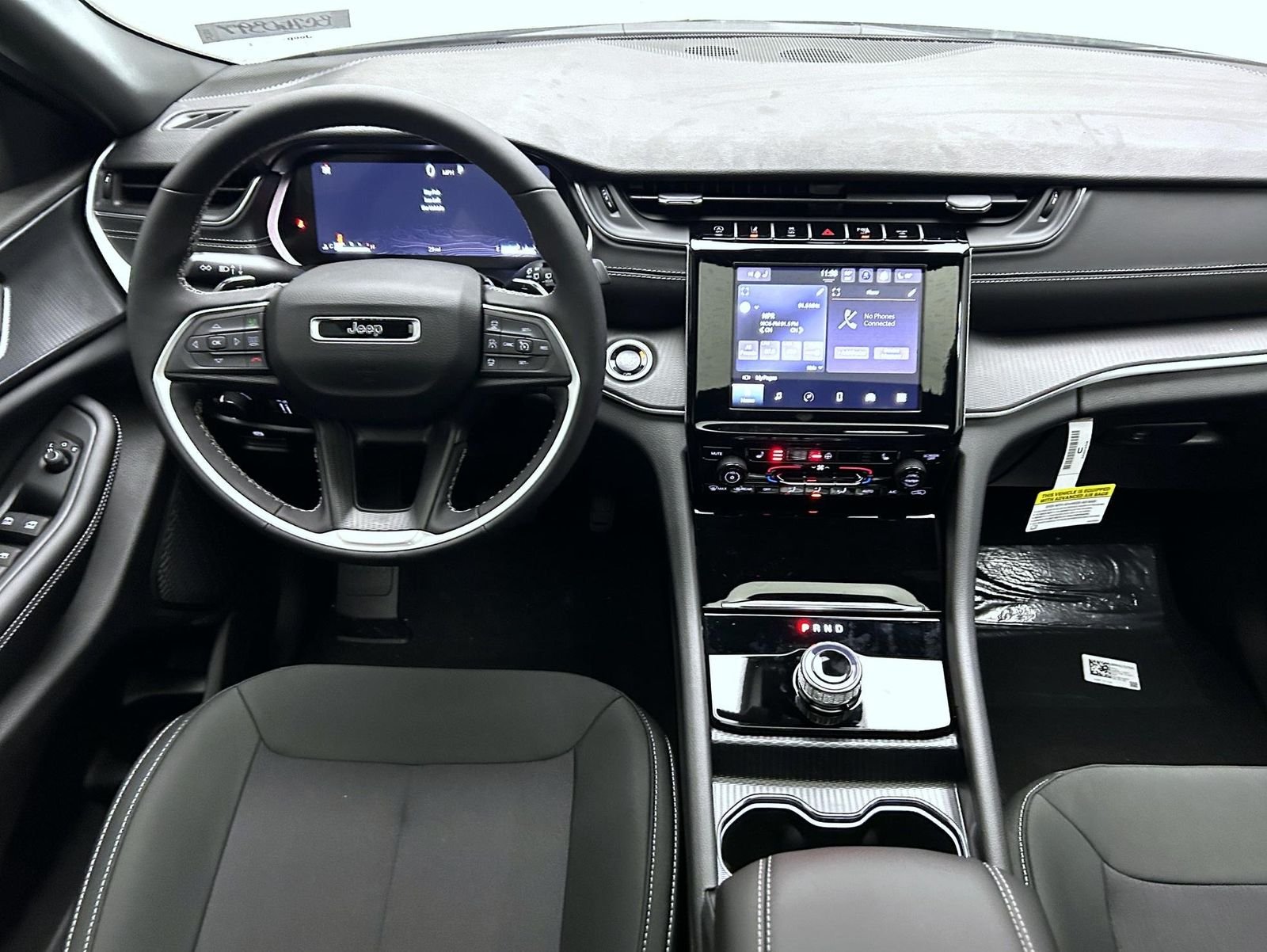 New 2026 Bright White Clear-Coat Exterior Paint Jeep Laredo X image 13