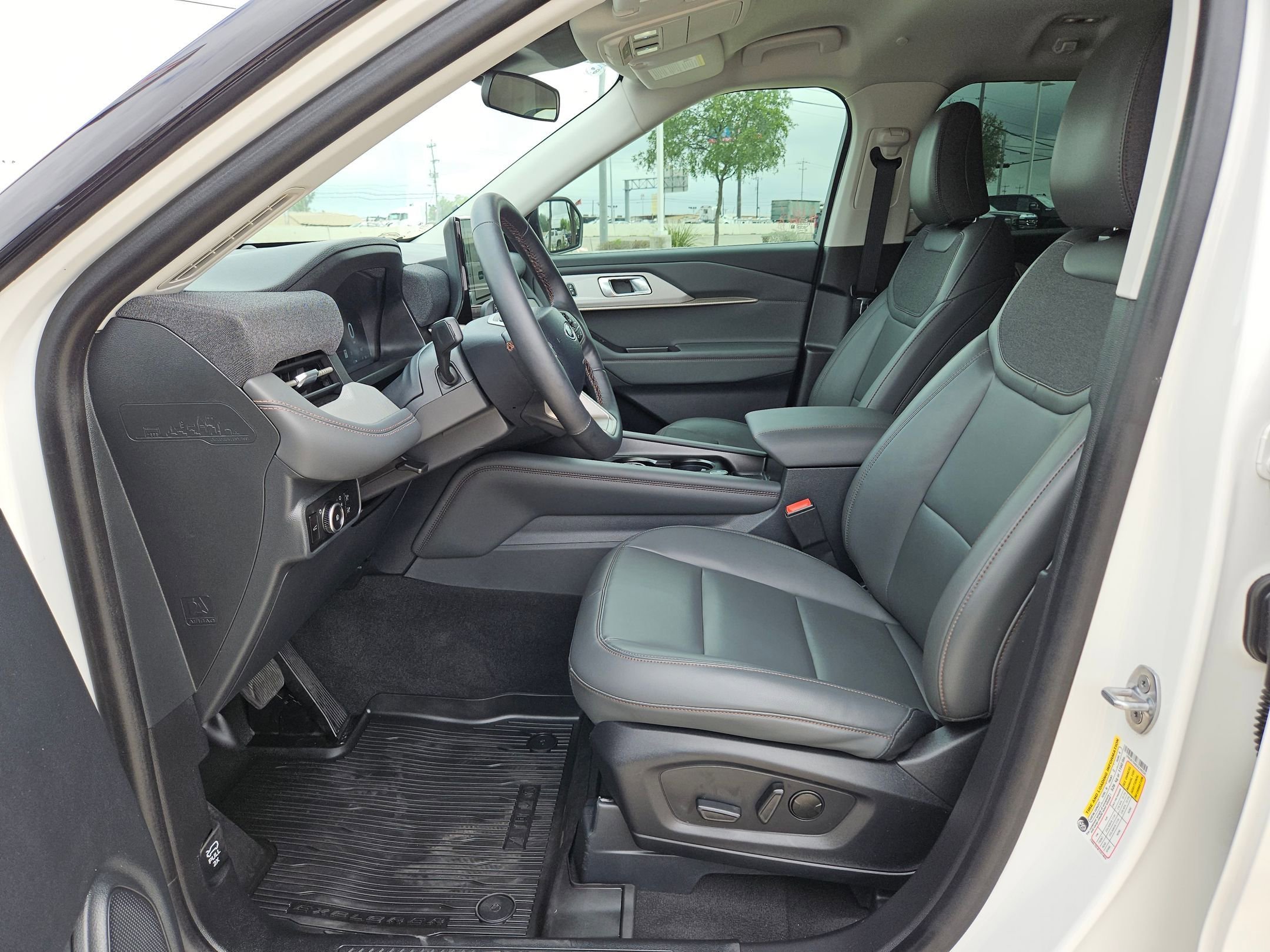 2025 Ford Explorer Active - Photo 10