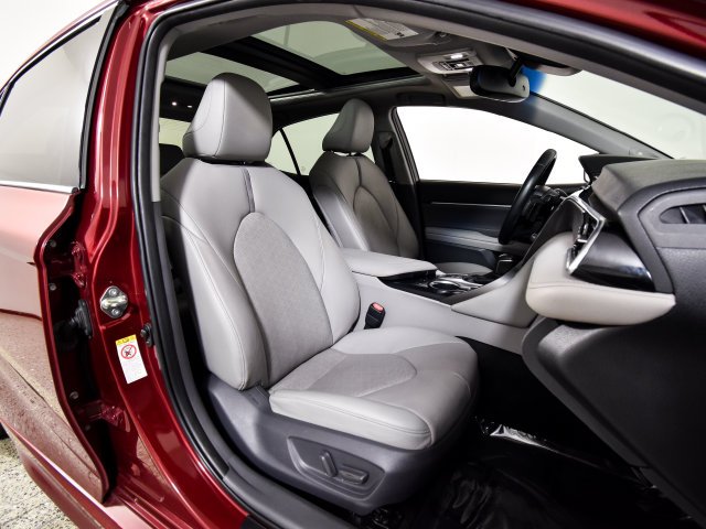 Used 2018 Red Toyota XSE V6 image 29