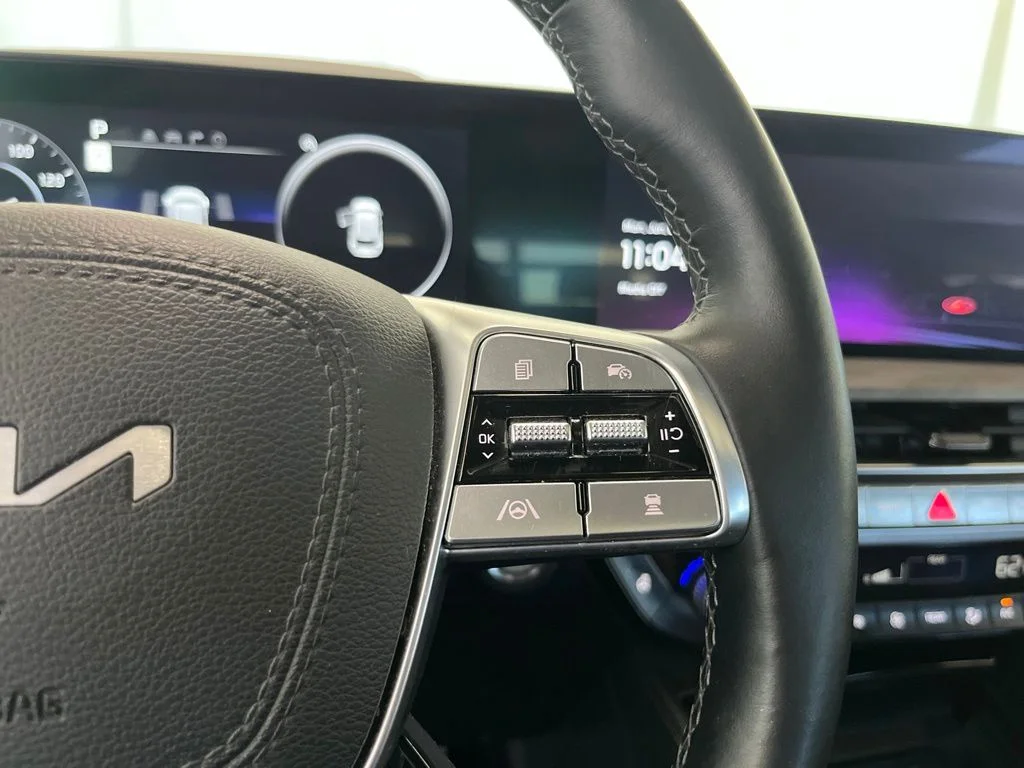Used 2023  Kia SX image 8