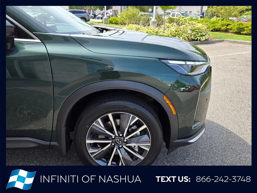 New 2027 DEEP EMERALD INFINITI Luxe AWD image 15
