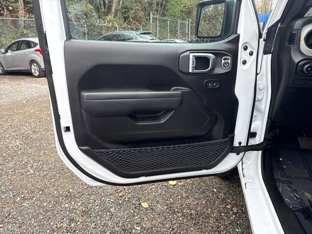 New 2026 Bright White Clear-Coat Exterior Paint Jeep Sport S image 15