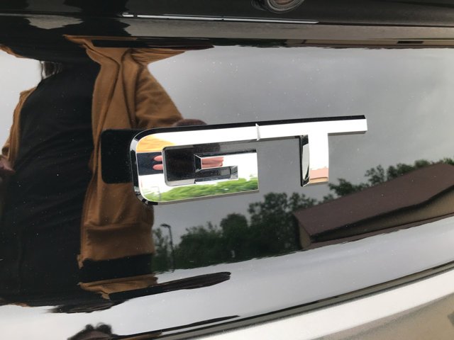 Used 2015 Magnetic Metallic Ford GT Premium image 9