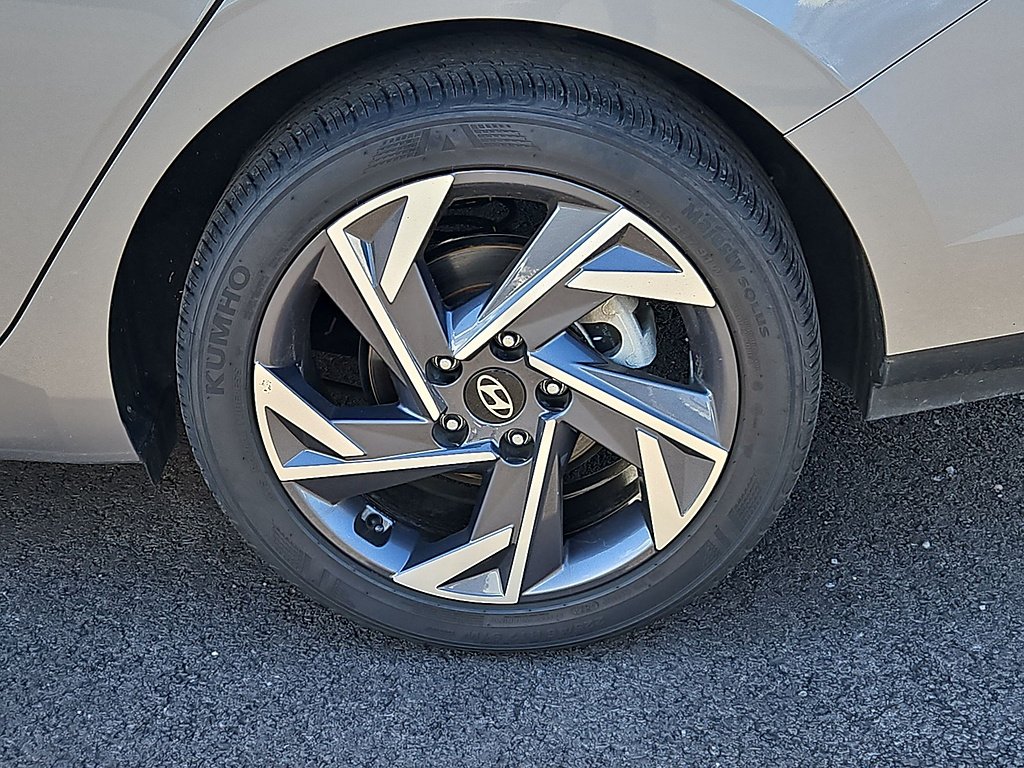 Used 2025 Fluid Metal Metallic Hyundai SEL Sport image 17
