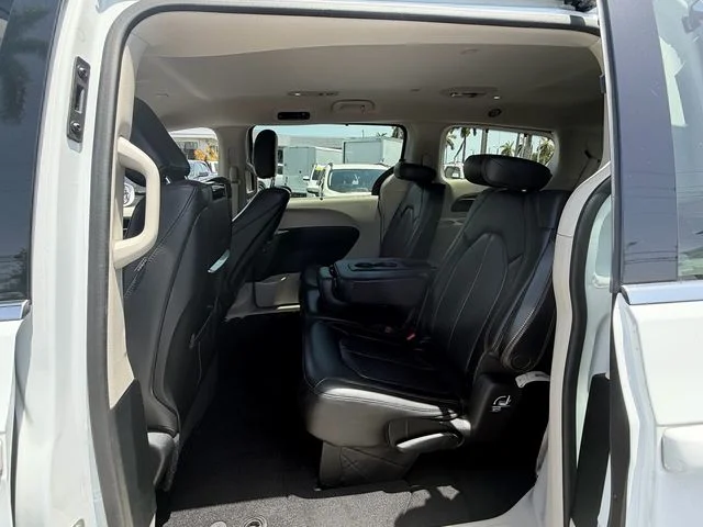 Used 2018 White Chrysler Touring L Plus image 11