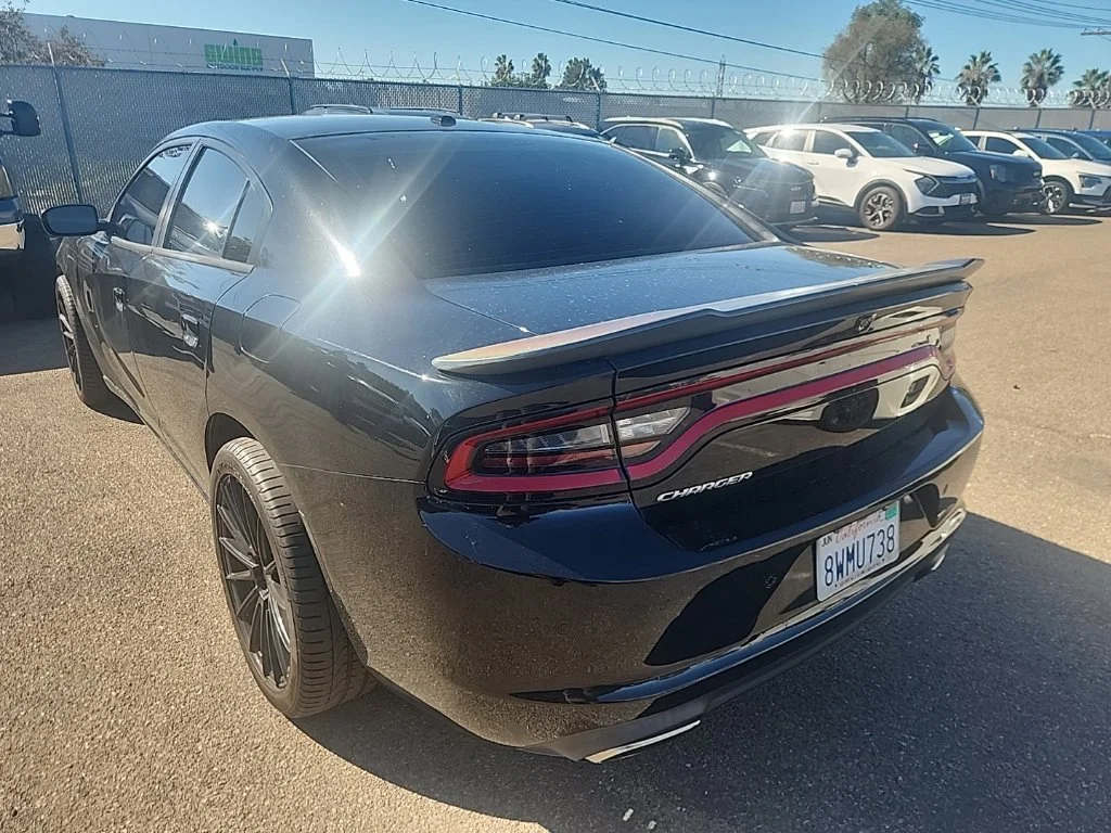 Used 2019 Black Dodge SXT image 10