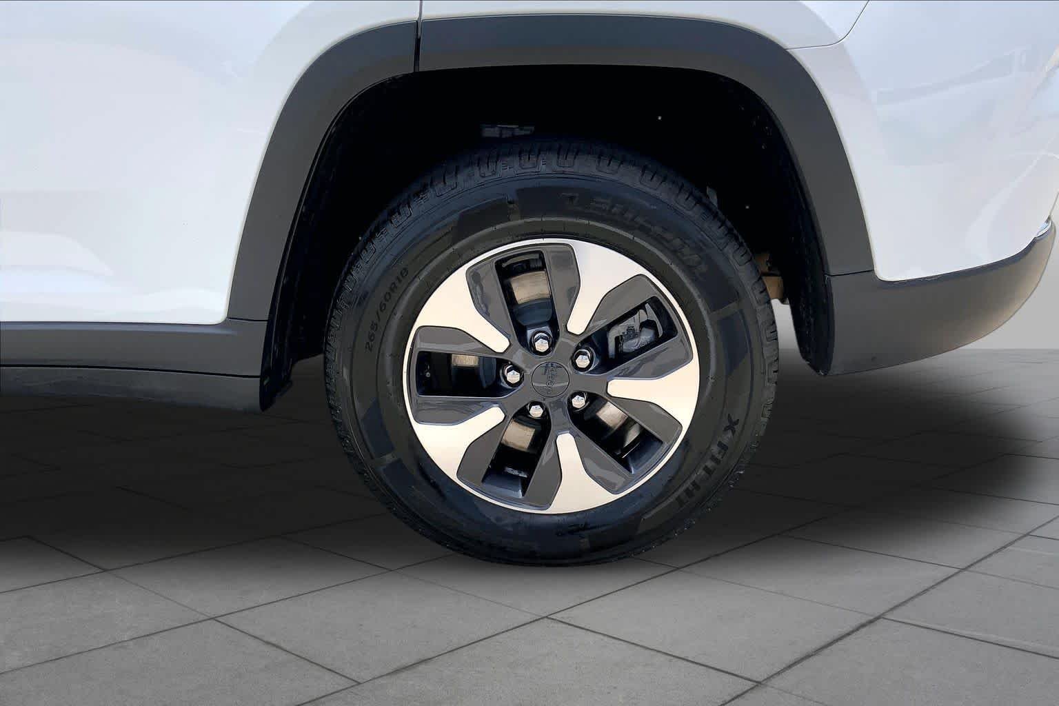 Used 2024 Bright White Clearcoat Jeep  image 11