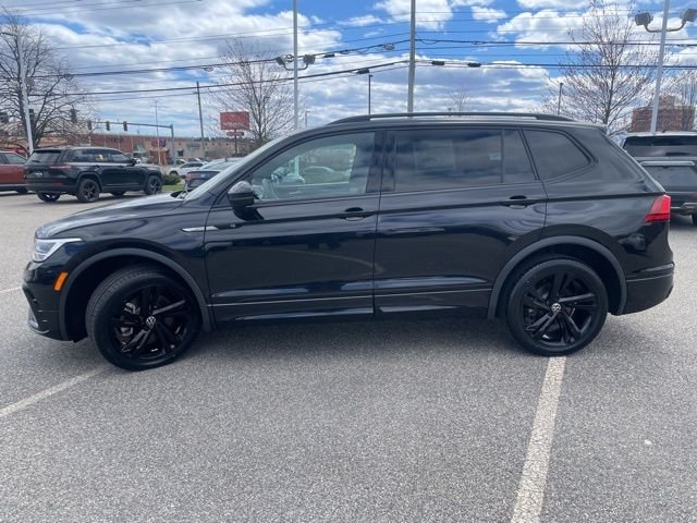 Used 2023 Black Volkswagen 2.0T SE R-Line Black image 4