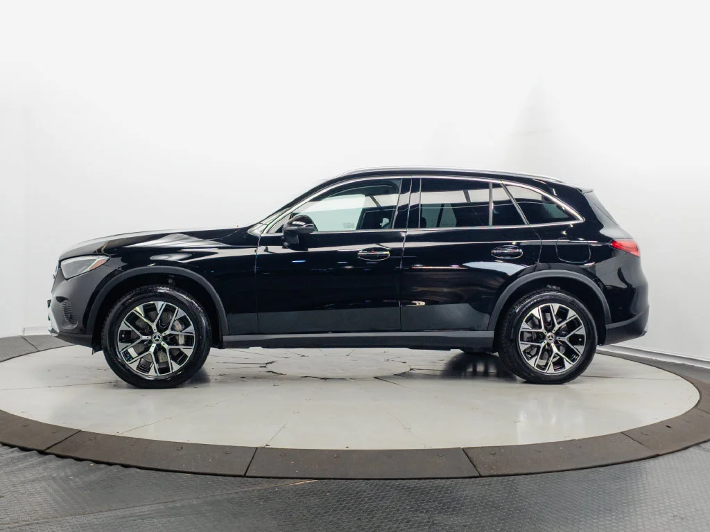 Used 2025 Black Mercedes-Benz GLC 350e image 4