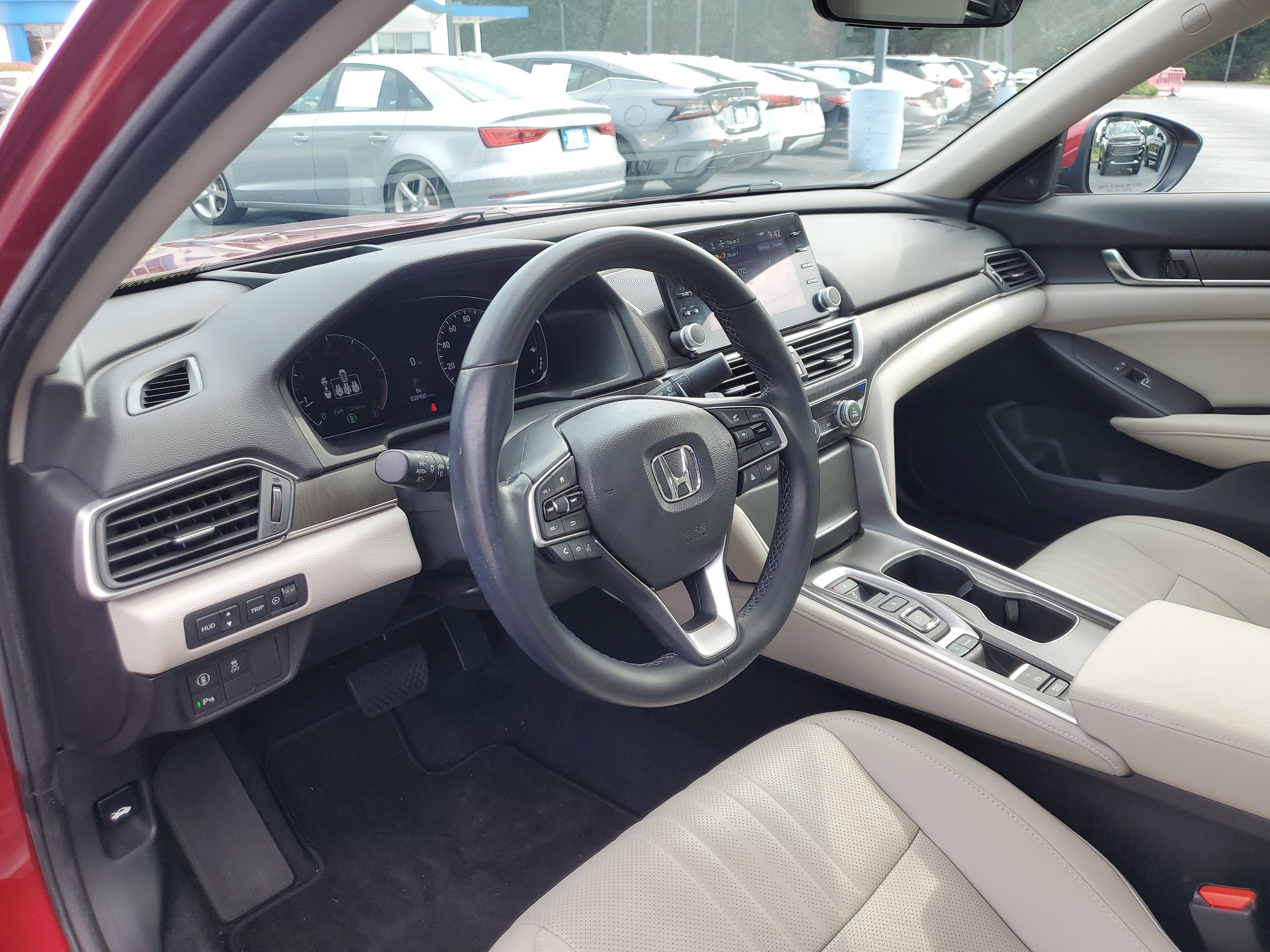 Used 2021  Honda Touring image 18