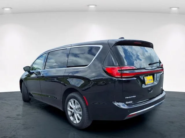 Used 2024 Black Chrysler Touring L image 13