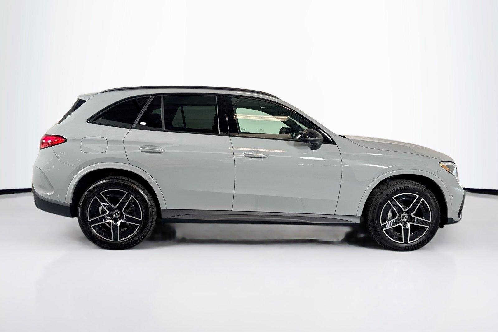 New 2026 Manufaktur Alpine Grey Mercedes-Benz GLC 300 image 4