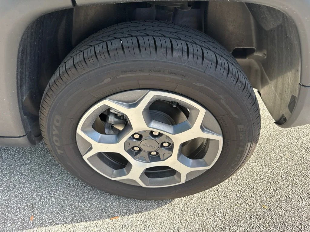 Used 2022 Gray Jeep Trailhawk image 7