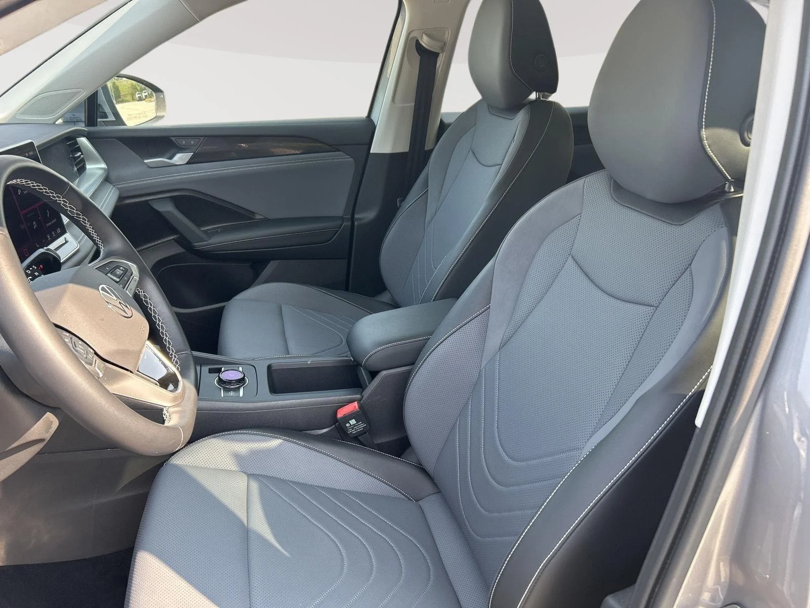 Certified Used 2025 SILVER Volkswagen SE image 17