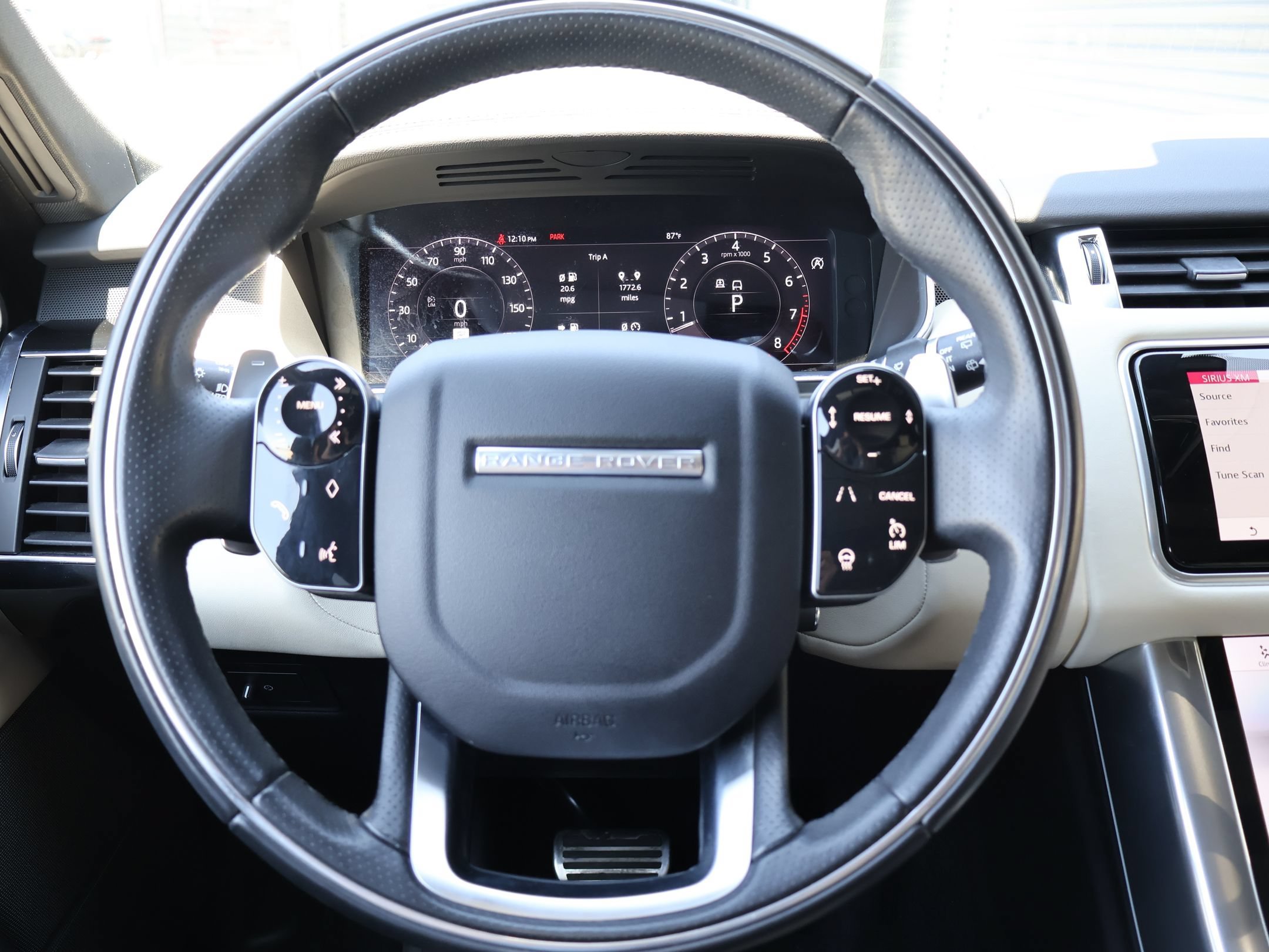 Used 2020 Fuji White Land Rover HSE Dynamic image 12