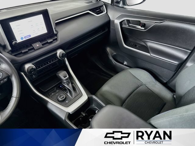 Used 2024  Toyota Hybrid SE image 22