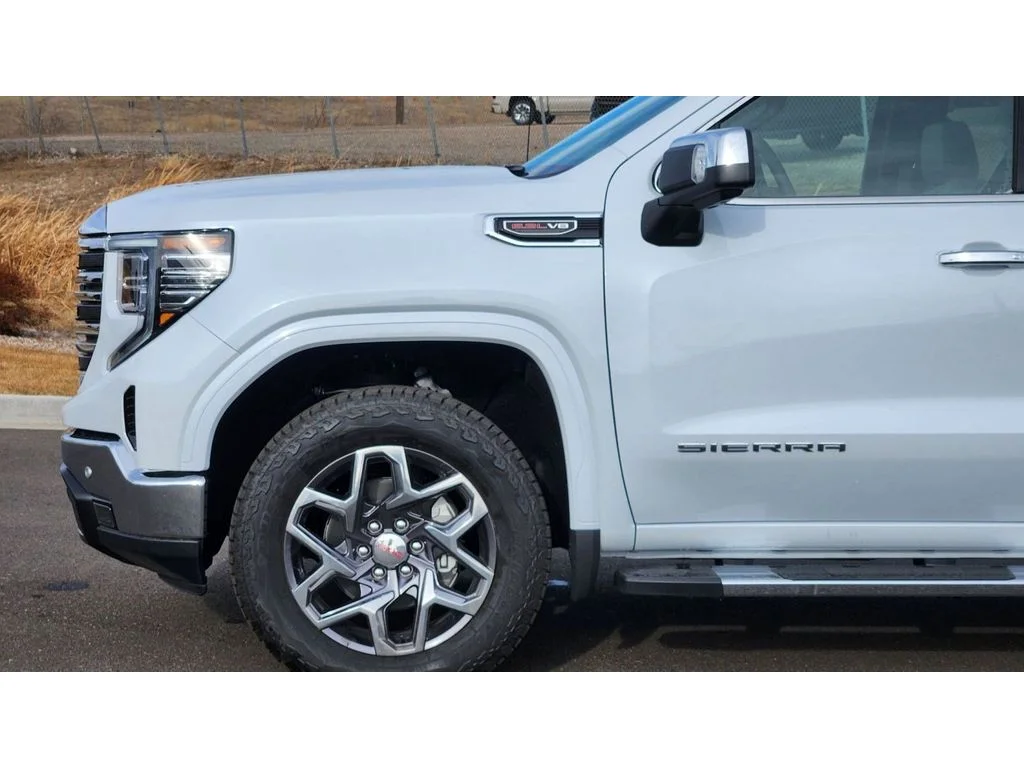 2026 GMC Sierra 1500 SLT - Photo 7