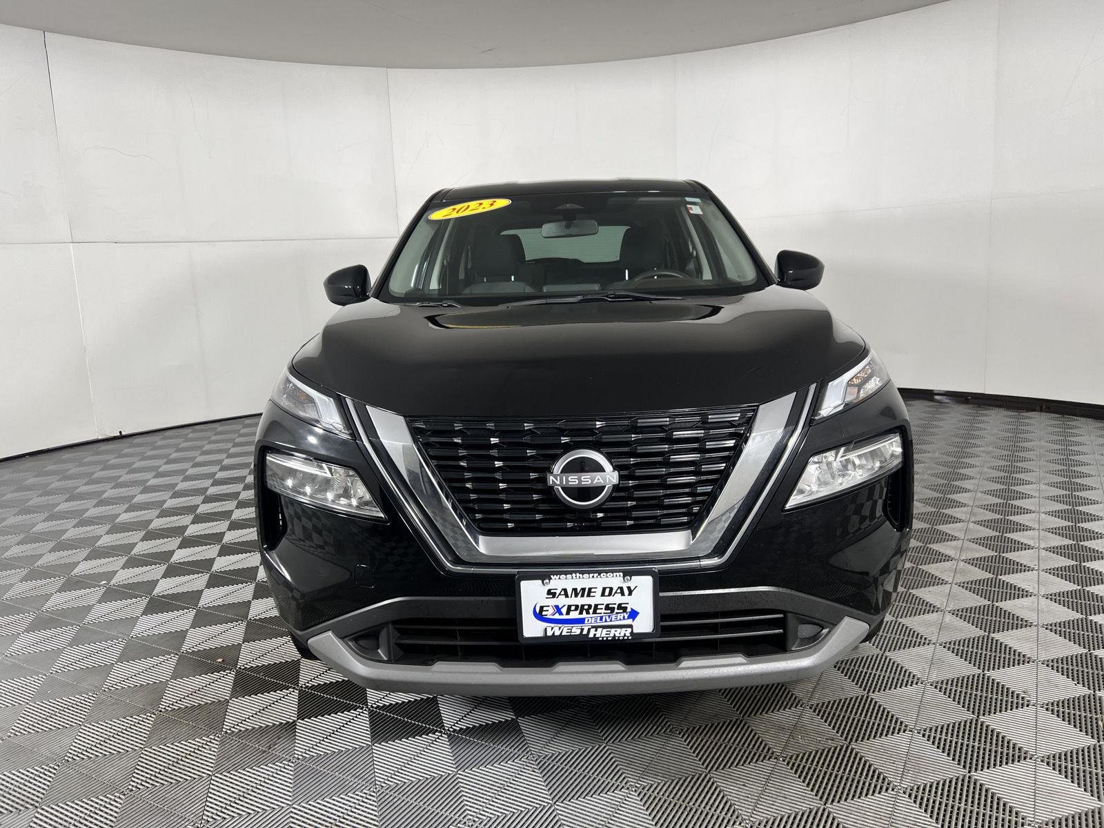 Used 2023 Super Black Nissan SV image 2