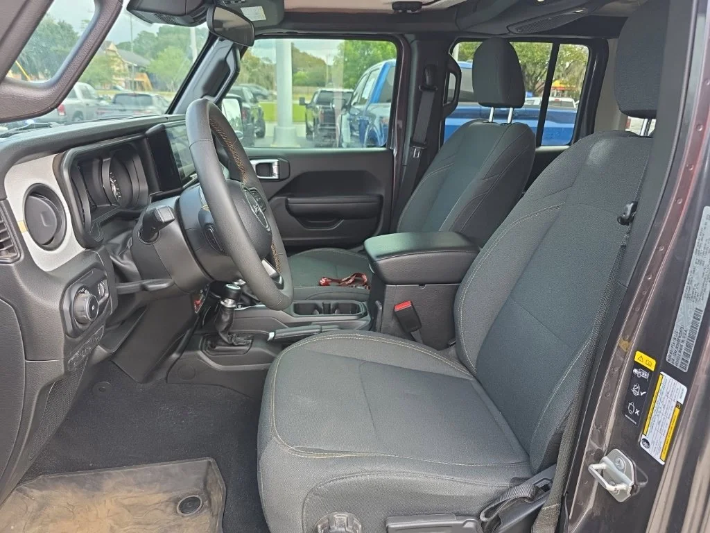Used 2024 Crystal Metallic Jeep Sport image 10