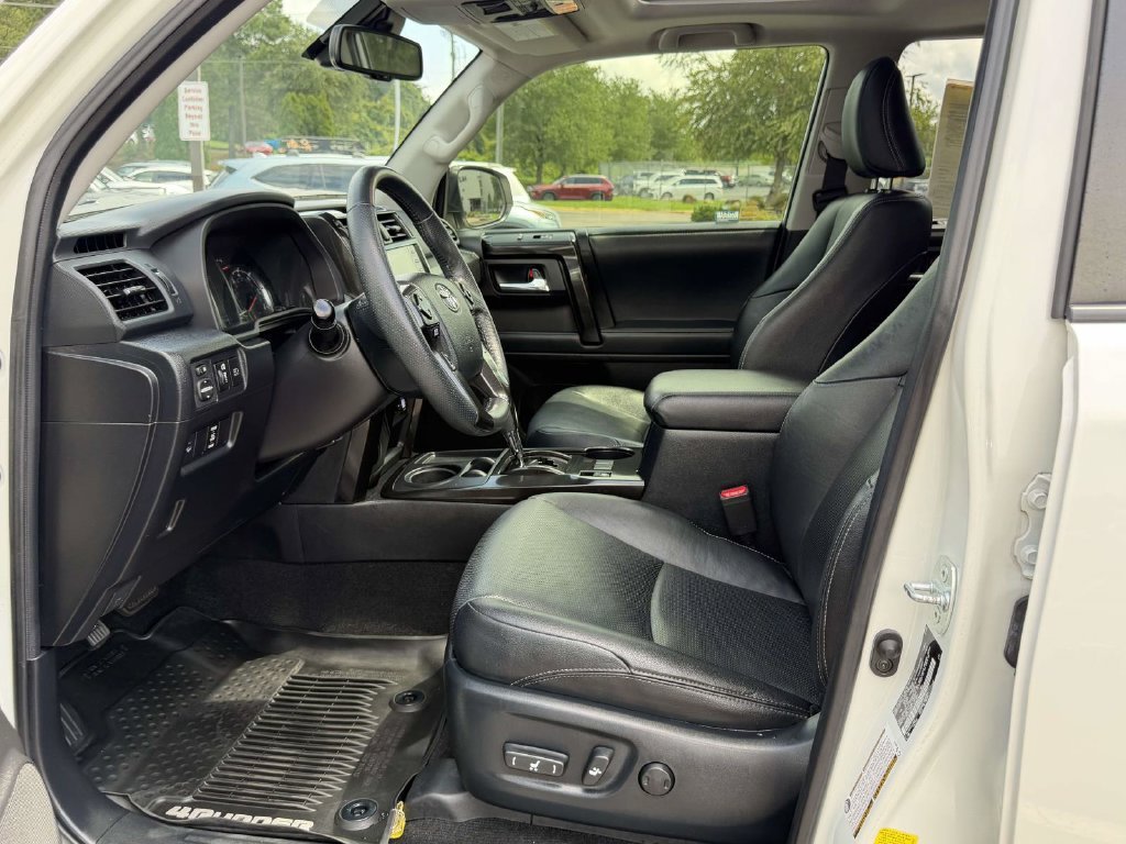 Used 2020 White Toyota Nightshade image 16