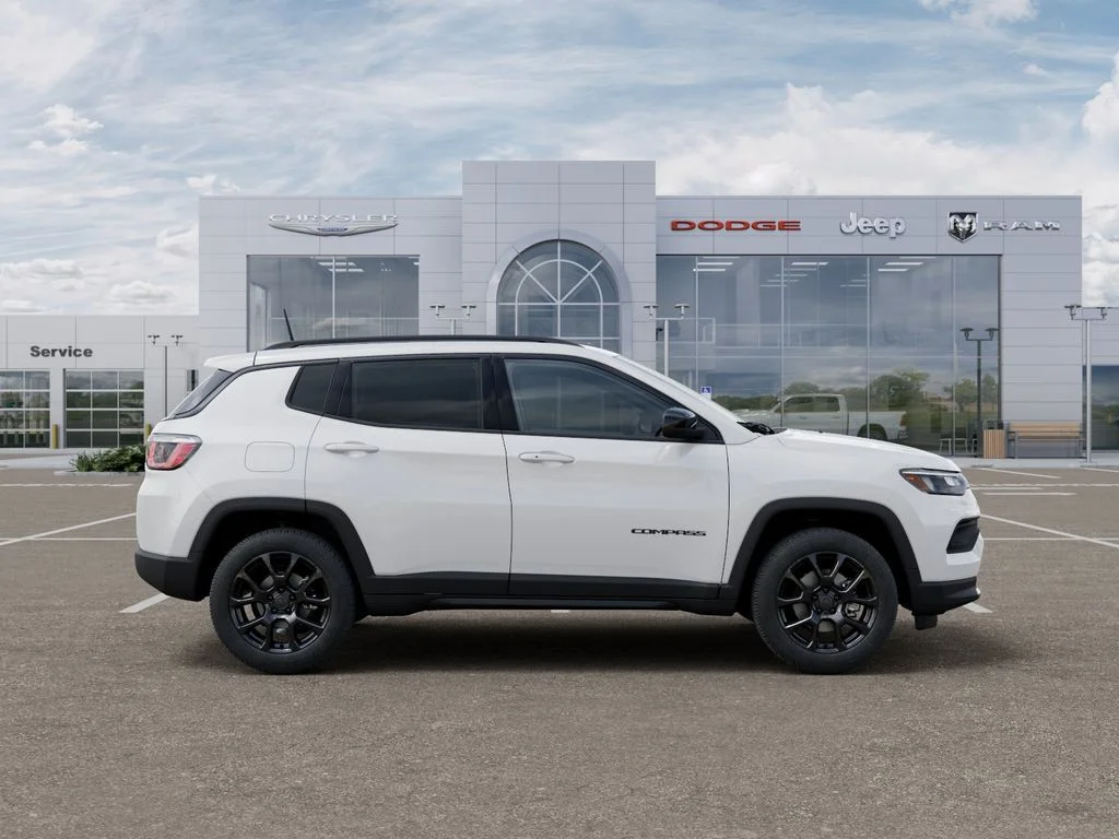 New 2026 Bright White Clearcoat Jeep Latitude image 22