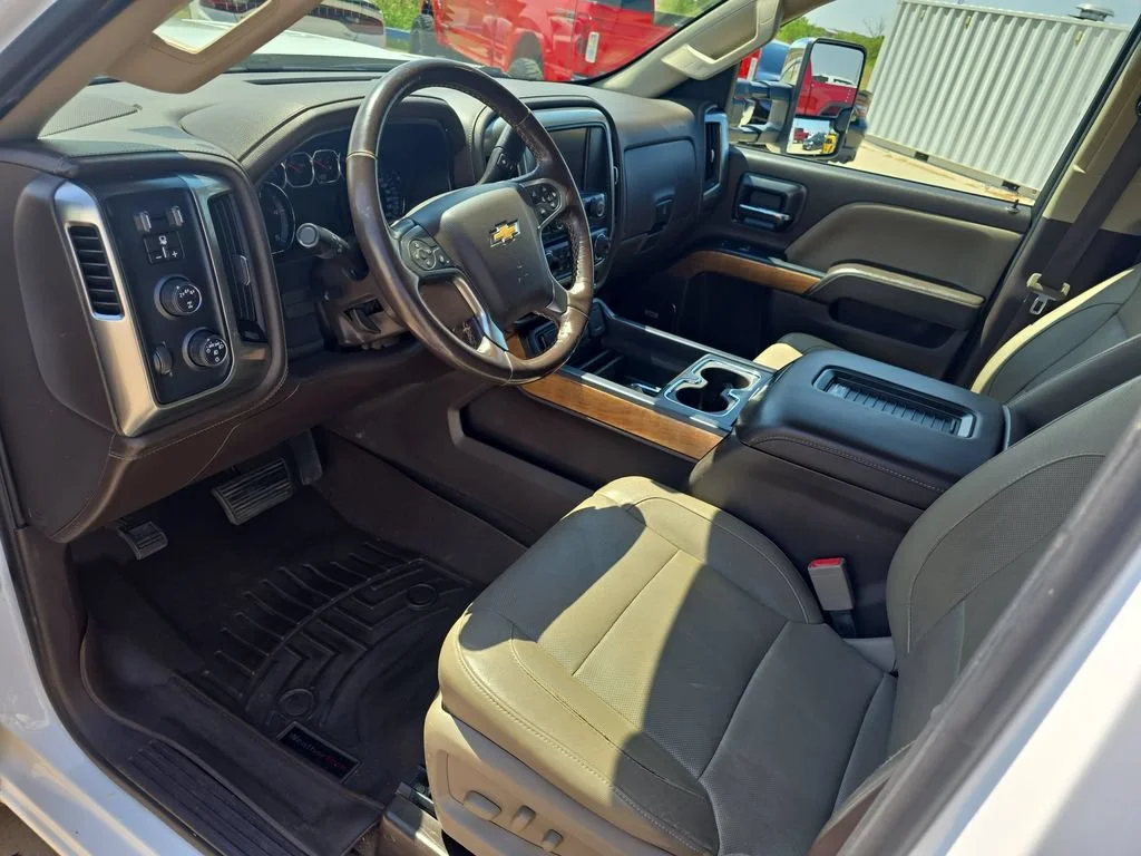 Used 2018 SUMMIT WHITE Chevrolet LTZ image 17