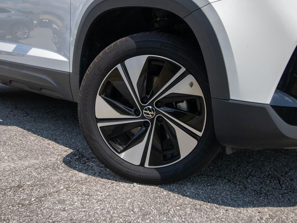 2025 Volkswagen Taos SE - Photo 14