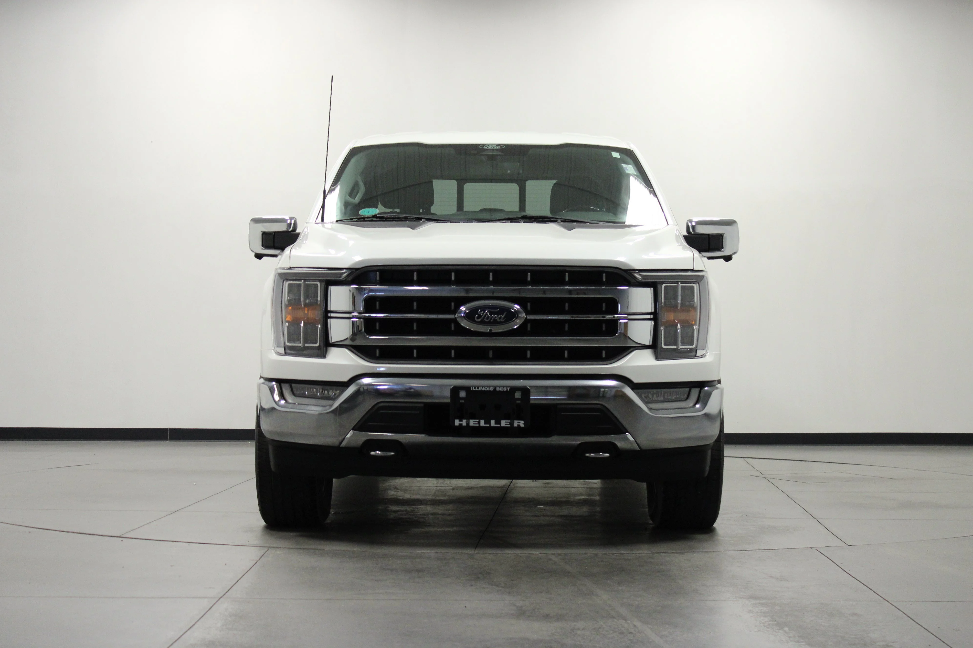 Used 2022 Star White Metallic Tri-Coat Ford LARIAT image 9