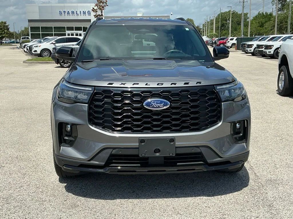 Used 2025 Gray Ford ST-Line image 12